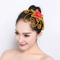 Светло -коричневый красный цветок