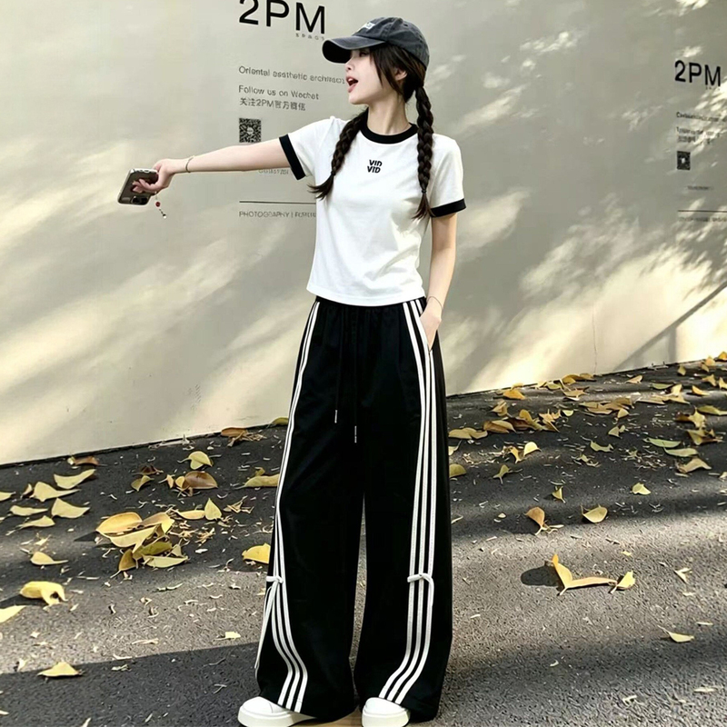 Very Stylish Korean-Style Casual Sportswear Set for Women, 2026 New Summer Short-Sleeve T-Shirt and Wide-Leg Pants Two-Piece Set