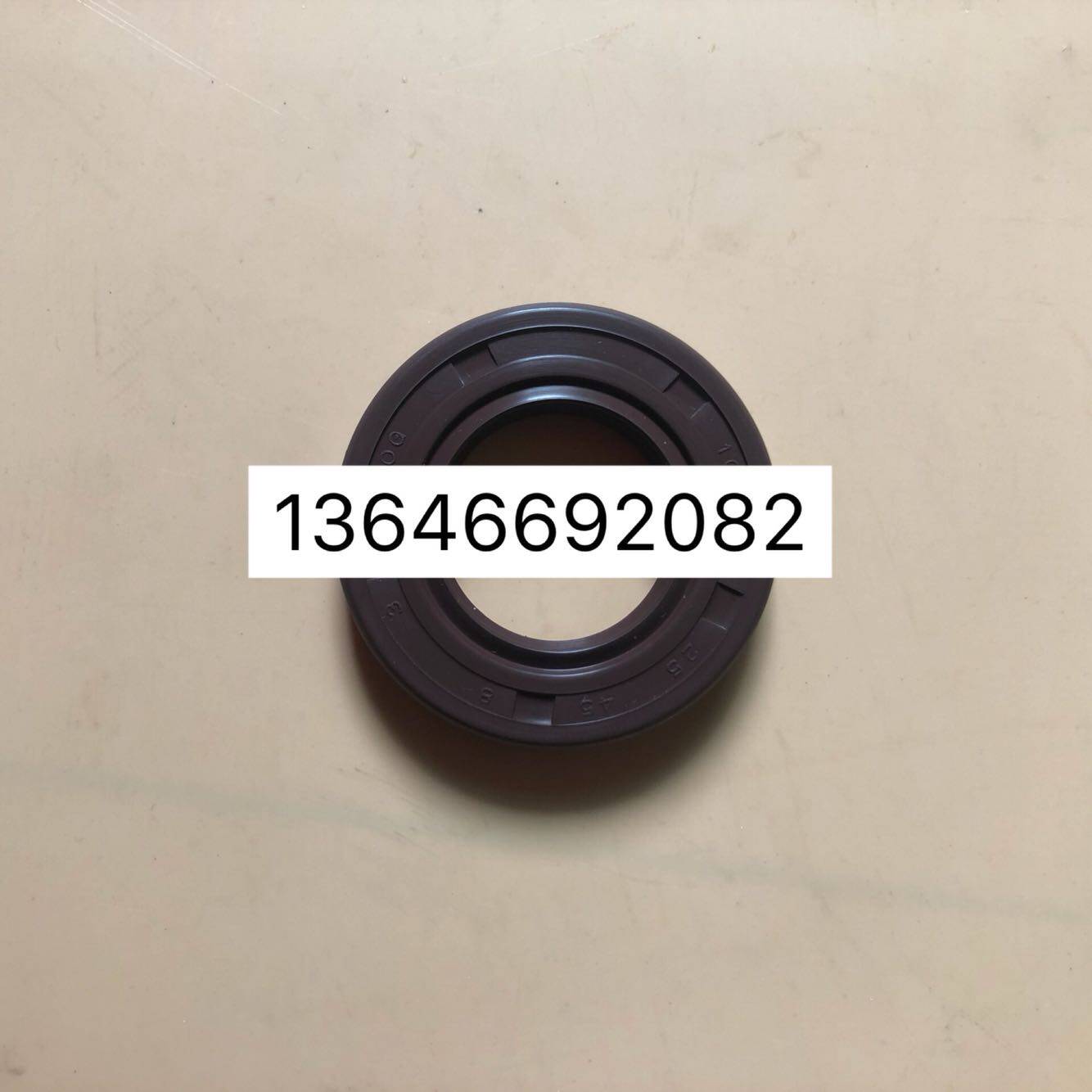 East hair 2 punch 18 horsepower boat Outer machine wall-mounted cold air outboard motor engine crankshaft oil seal suitable for Mercury 15 horsepower