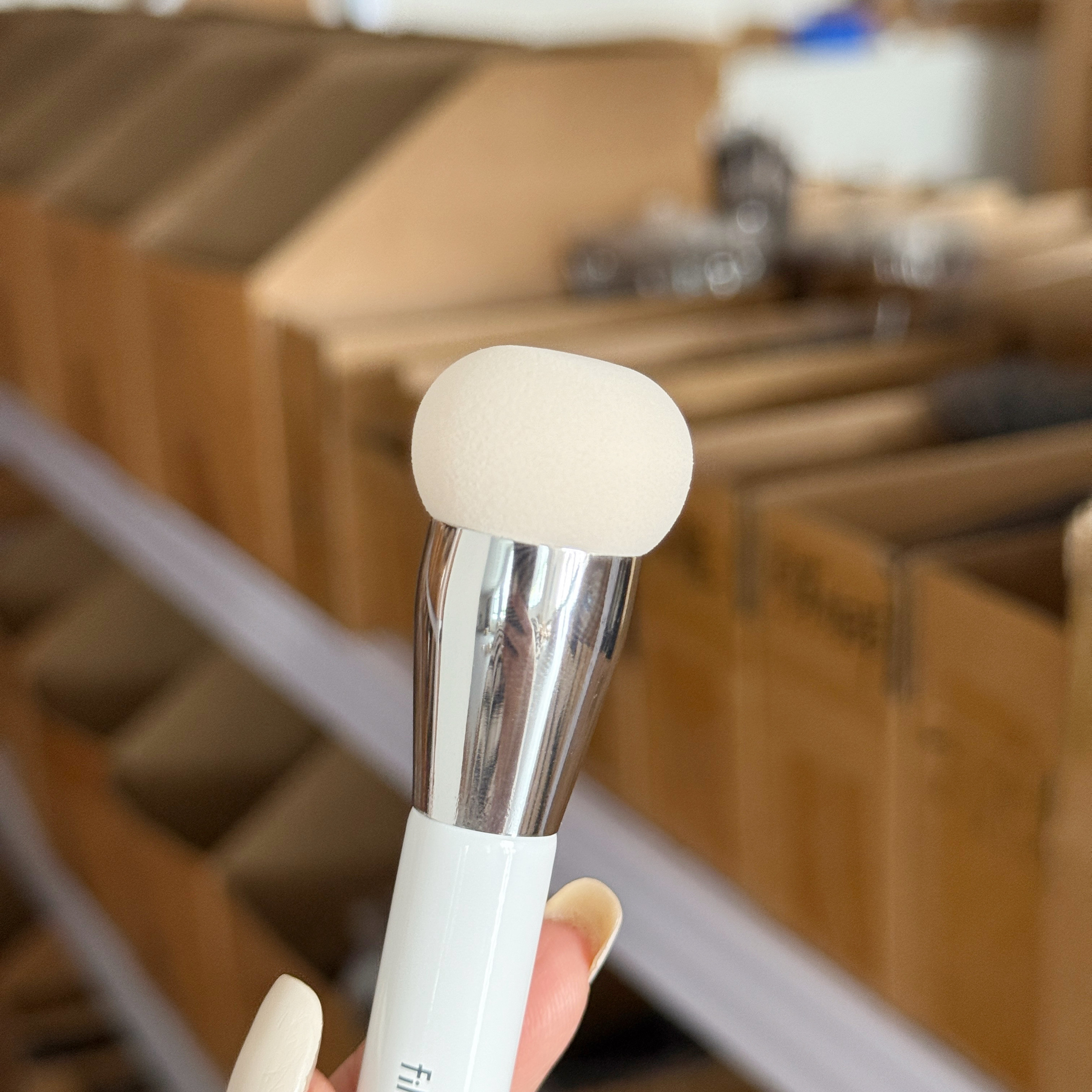 新品测评:FILLIMILLI蘑菇头双头海绵刷,遮瑕腮红一刷搞定!_化妆刷_淘宝美妆网