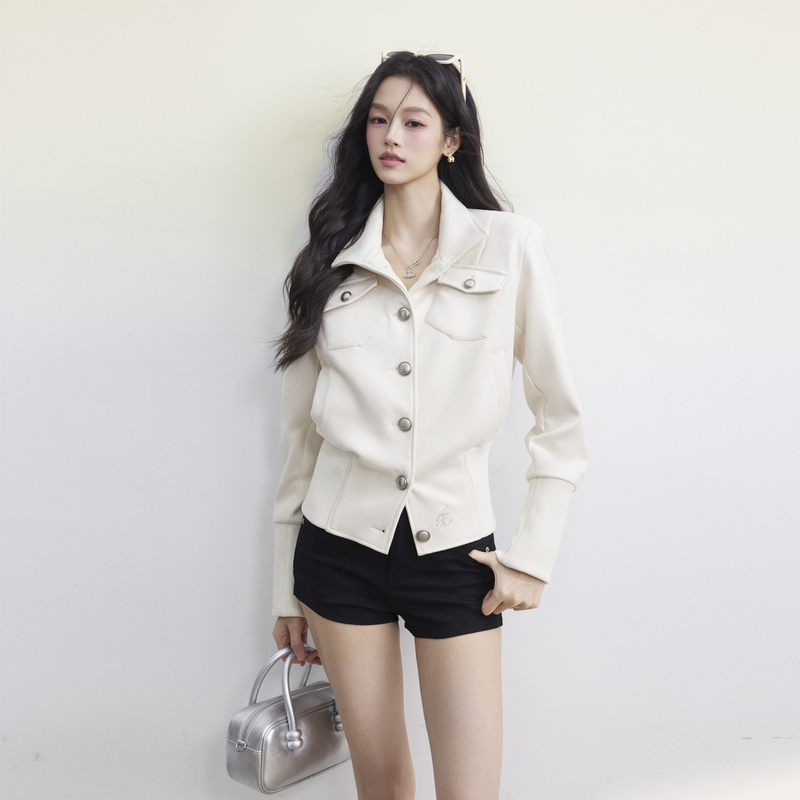Atmoaosu's Original Design of the Luxurious and Slimming Suede Jacket for Women, a High-End Short Jacket