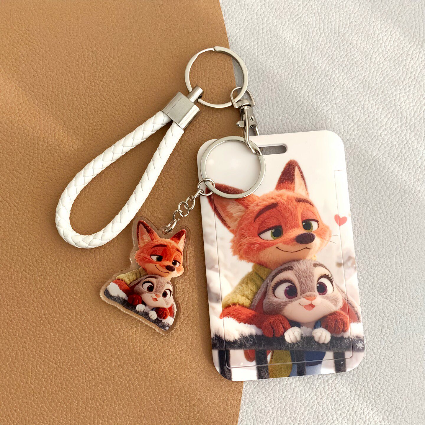 ズートピアをテーマにしたカードホルダー、食事券、学生証、社員証、かわいい紛失防止バッジ、バスカード、保護ケース、カードホルダー。