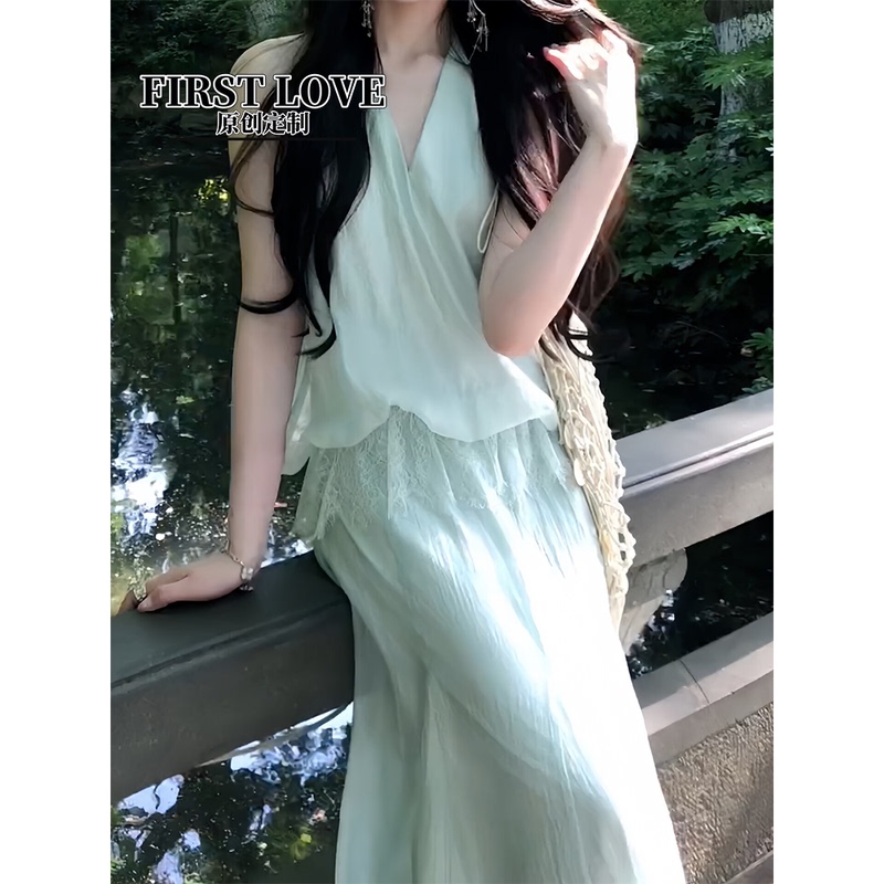 French-Style Gentle Long Dress for Summer, Slim-Fitting and Cool-Looking, Lace Splicing V-Neck Sleeveless Dress for Women