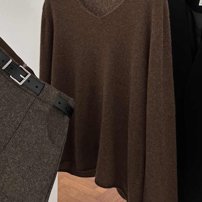 Minimalist Style Coffee-Colored Cashmere Sweater for Women, V-Neck, Mid-Length, Loose and Lazy Wool Knit Base Sweater Minimalist Style Coffee-Colored Cashmere Sweater for Women, V-Neck, Mid-Length, Loose and Lazy Wool Knit Base Sweater