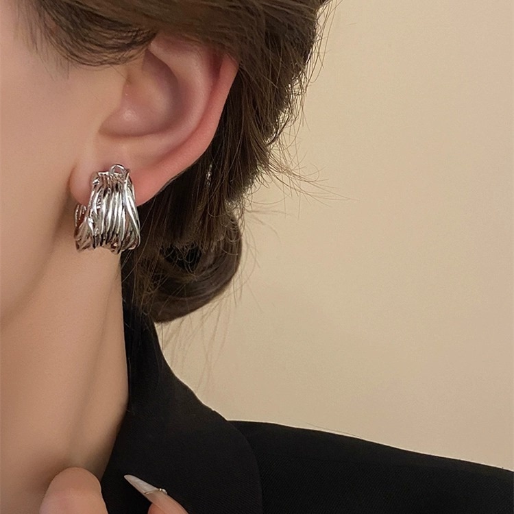 British Huitianxi All-Over Sterling Silver Earrings 2025 Hot-Selling C-Shaped Hollow Wire-Wrapped Hoop Earrings with a High-End Feel