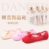 Giày khiêu vũ cho trẻ em gái Giày mềm đế mềm Giày vải mẫu giáo ren hồng ballet giày khiêu vũ - Khiêu vũ / Thể dục nhịp điệu / Thể dục dụng cụ