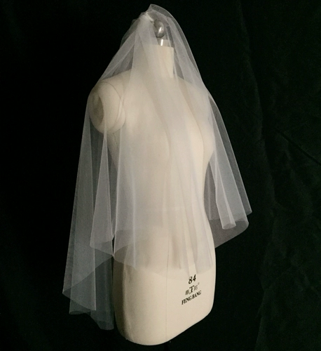 Сертификат свадебной невесты делает снимки двойной слой, покрытый самолетом.