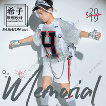 Shizi 2019 exhibition The new children Photography Clothing Studios clothing 12-year-old boy Write a real shooting outside view photo