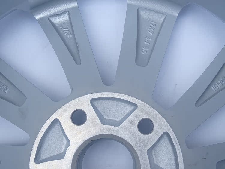 Bánh xe CM7 nguyên bản phổ biến 17 inch Dongfeng Bánh xe hợp kim nhôm nguyên bản CM7 phổ biến 2016 bánh xe kinh doanh vành xe oto