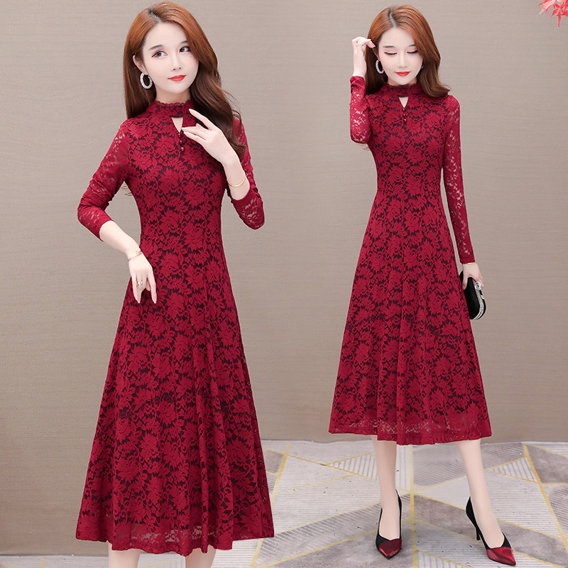 This year's popular small chamomile autumn lace lady's high-end Western style dresses 2022 autumn and winter new women