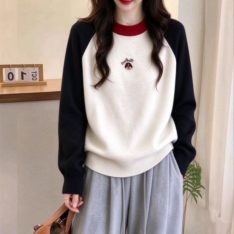 Junior High School Students' Round-Neck Color-Blocked Cartoon Embroidered Bear Sweater, Women's Knitted Top, High School Students' Inner Wear, Older Children's Base Shirt