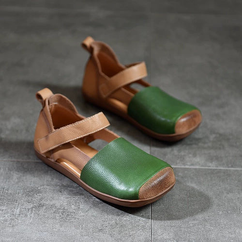 Личные туфли с плоским дном 2024 Новая кожаная женская обувь для ретро -стиль кожаные туфли римские сандалии