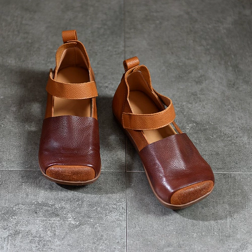 Личные туфли с плоским дном 2024 Новая кожаная женская обувь для ретро -стиль кожаные туфли римские сандалии