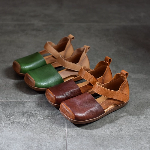 Личные туфли с плоским дном 2024 Новая кожаная женская обувь для ретро -стиль кожаные туфли римские сандалии