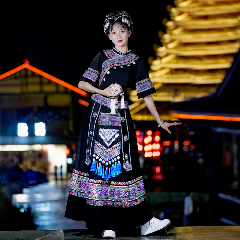 ミャオ族のダンス衣装 チワン族の民族衣装 女性用 湘西 雲南 少数民族 トゥチャ族 祭り ダンス衣装
