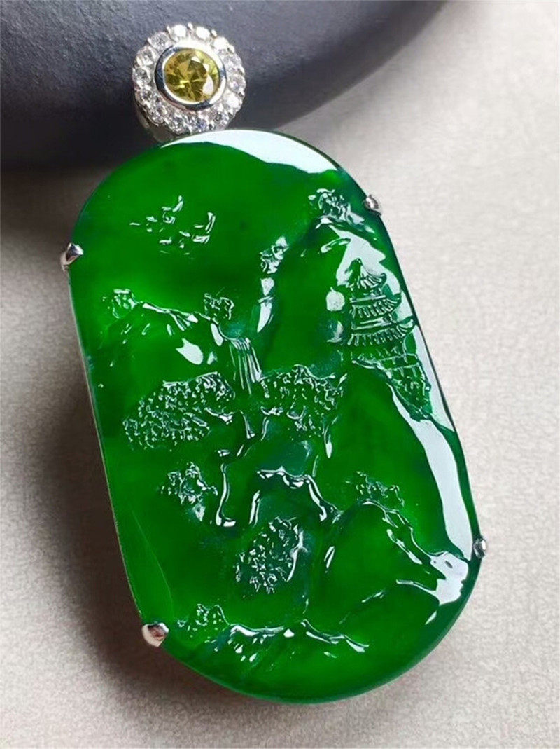 Myanmar natural jade Yang green landscape brand pendant 18K inlaid with old pit A goods ice species floating flower Buddha pendant male and female models