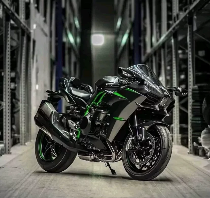 Ветровое стекло (Kawasaki H2, Yamaha R1 R6, Highway 250C) универсальное, чёрное или прозрачное