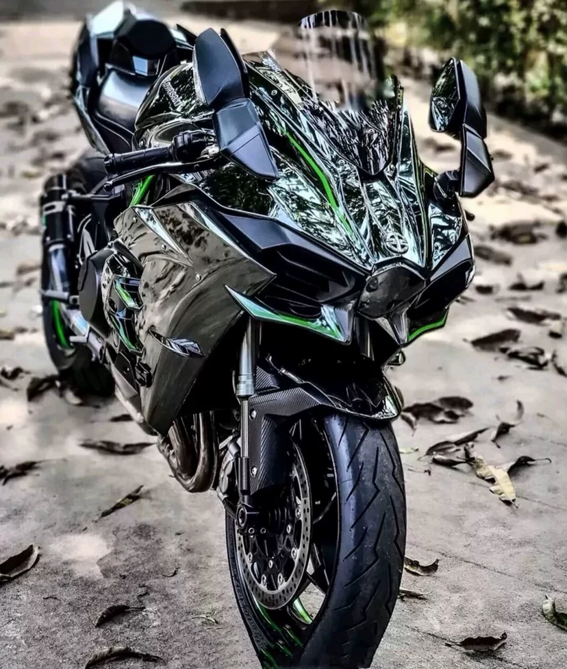 Ветровое стекло (Kawasaki H2, Yamaha R1 R6, Highway 250C) универсальное, чёрное или прозрачное