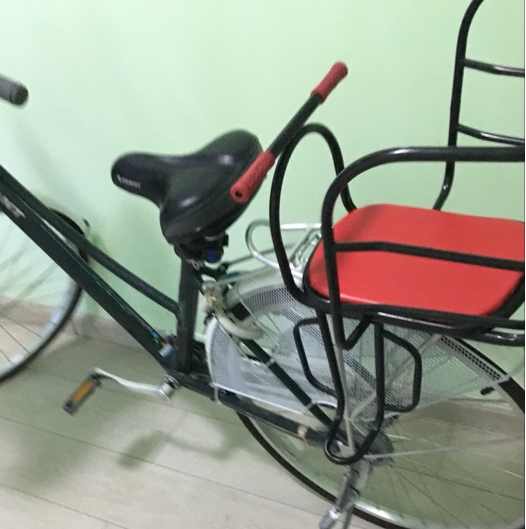 Seat bảo vệ đạp ròng bánh sau trẻ em phổ biến tấm chân chống kẹp chân đạp ròng xe điện an toàn đạp.