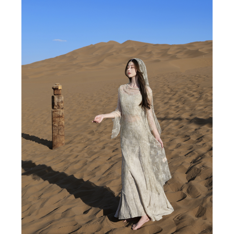 Xinjiang Dunhuang Desert Travel Photo Shoot Outfit Fishtail Skirt Women's Clothing Northwest Exotic Style Two-Piece Set Xinjiang Dunhuang Desert Travel Photo Shoot Outfit Fishtail Skirt Women's Clothing Northwest Exotic Style Two-Piece Set