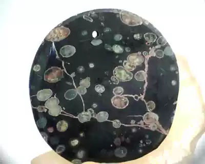 Natural plum blossom jade round brand safe jade pendant Safe and sound brand reunion brand natural jade pendant collection