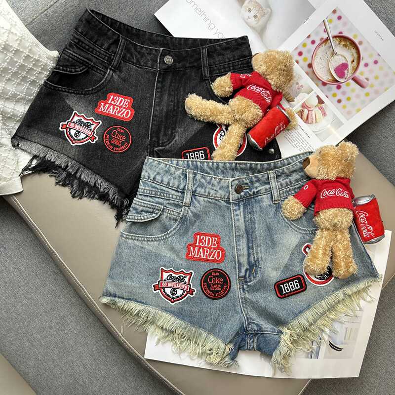 Designer Coke Bear Heavy Embroidery Badge Frayed Denim Shorts for Women 2024 Summer New Slimming Hot Pants