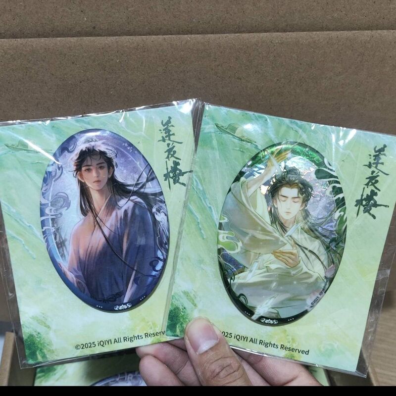 Authentic Lotus Tower 2Nd Anniversary Oval Badge Commemorative Series: Old Friends Reunite - Li Huaqian Chengyi in Stock Authentic Lotus Tower 2Nd Anniversary Oval Badge Commemorative Series: Old Friends Reunite - Li Huaqian Chengyi in Stock