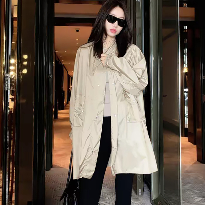 Lightweight Sun Protection Clothing, New Style, Breathable, Fashionable, Loose-Fitting, Versatile, Relaxed Style, Khaki Mid-Length Women's Windbreaker Jacket Lightweight Sun Protection Clothing, New Style, Breathable, Fashionable, Loose-Fitting, Versatile, Relaxed Style, Khaki Mid-Length Women's Windbreaker Jacket