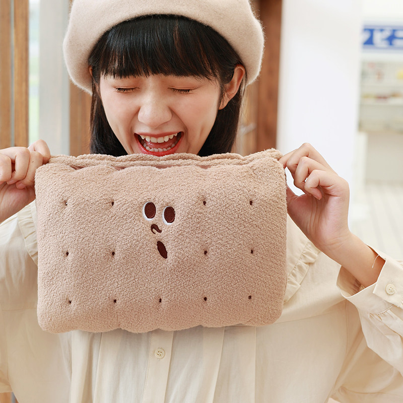 Reference HOT WATER BAG CHARGE PLUSH CUTE WARM HAND BAO ELECTRIC HOT WARM HAND TREASURE BISCUIT WARM BABY BREAD PAPARAZZI GIRLS USED