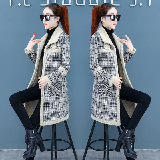 Plaid thickened velvet mid-length cotton coat for women 2020 winter new imitation lamb wool popular woolen coat