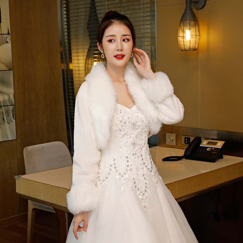 Bride shawl winter 2021 new wedding dress thick warm long sleeve cheongsam dress bridesmaid fur shawl