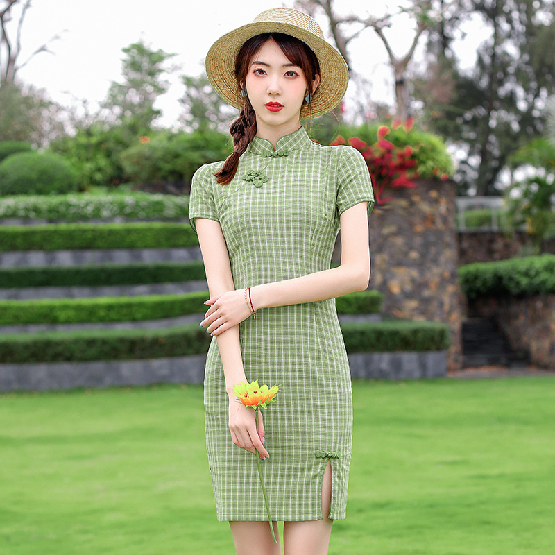 2022 New teenage girl French style qipao young Chinese wind improved plaid retro modern foreign dress shorts