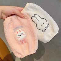 Розовый белый кролик