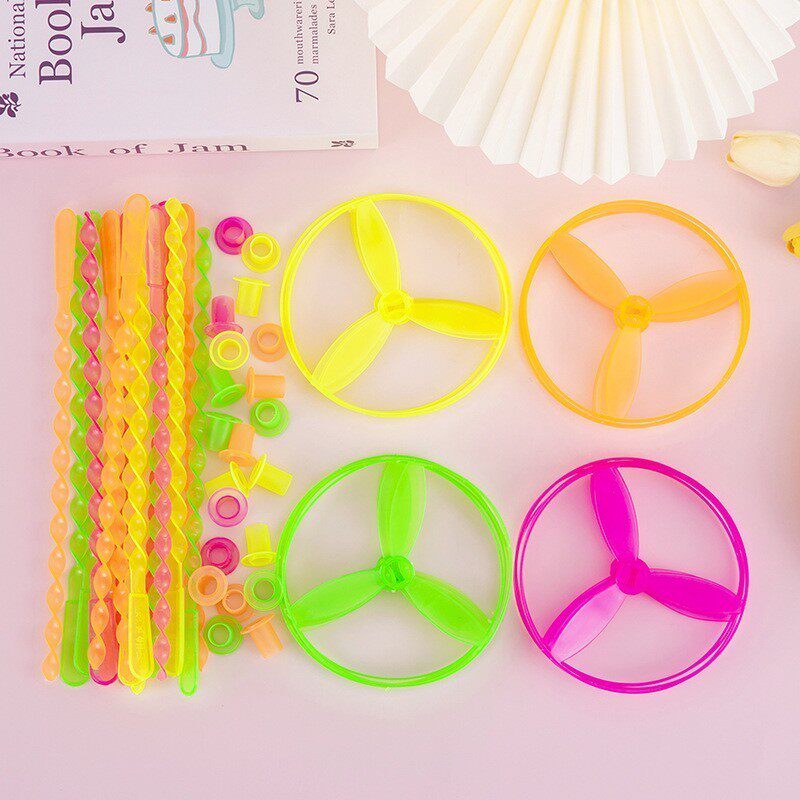 手押し式空飛ぶ円盤、空飛ぶ妖精、スカイホイールのおもちゃ、回転する竹製のトンボ、回転する楽しいフリスビー、懐かしいおもちゃ