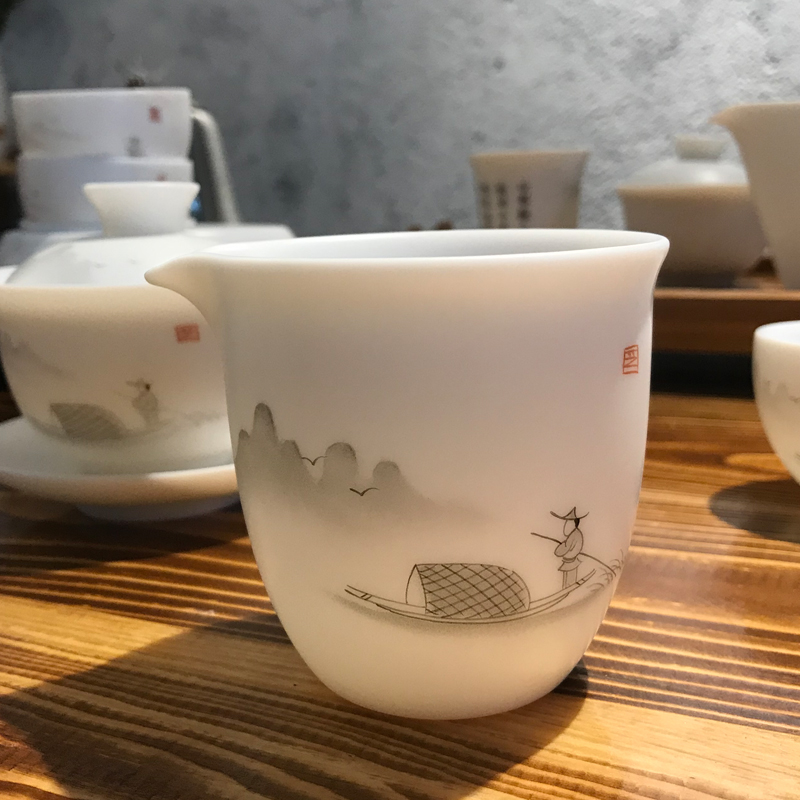 Dehua white porcelain handmade hand-painted plum tea sea fair cup Gongfu tea set Ceramic tea cup Jade porcelain tea separator