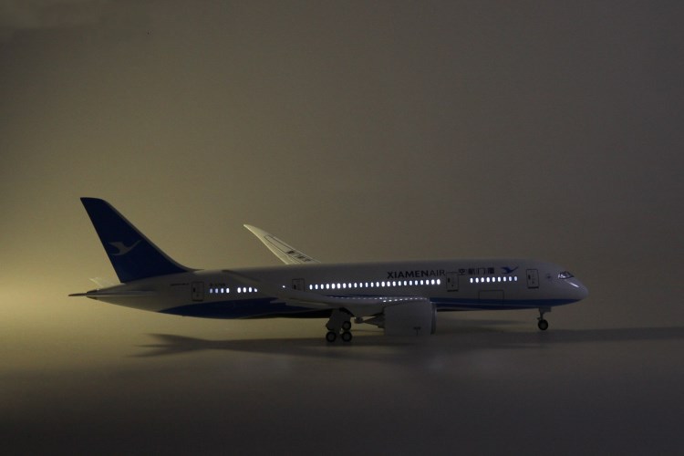 Máy bay mô phỏng Boeing 787 Hạ Môn 43cm mô hình máy bay chở khách hành khách tĩnh trang trí mô hình điều khiển bằng giọng nói đồ chơi cho bé trai 1 tuổi