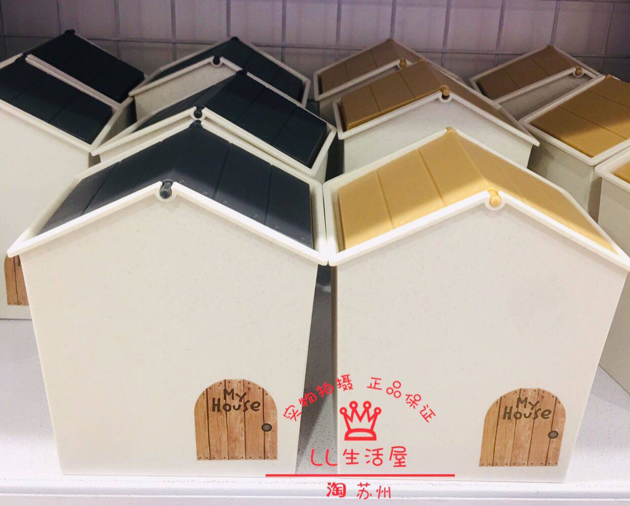 Japan's Daiso Daiso creative desktop small house trash can plastic trumpet mini fashion shake cover Japan