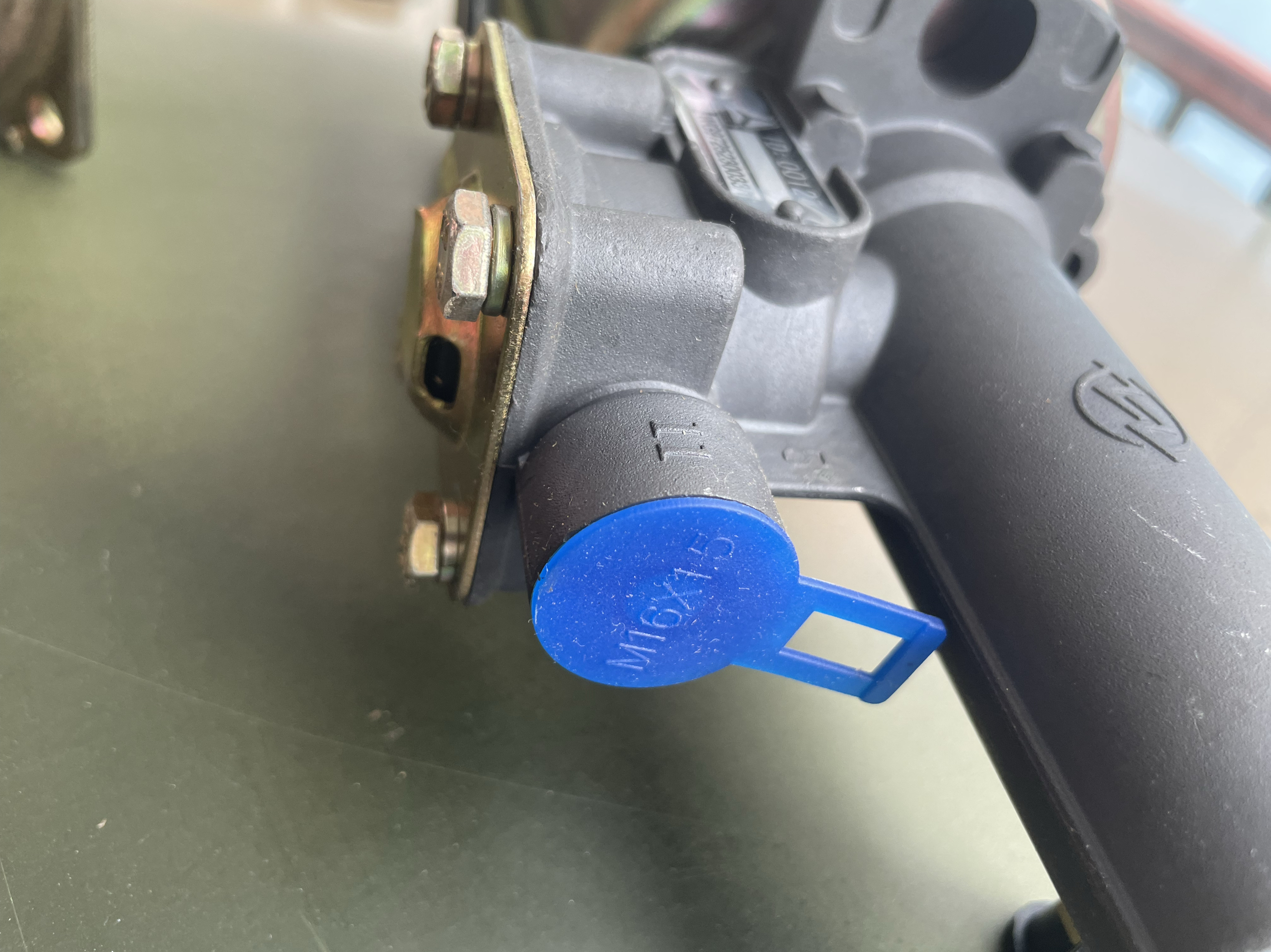 豪沃1167军车离合器助理缸WG9725230033：详解与保养秘籍，助你轻松驾驭战场利器！