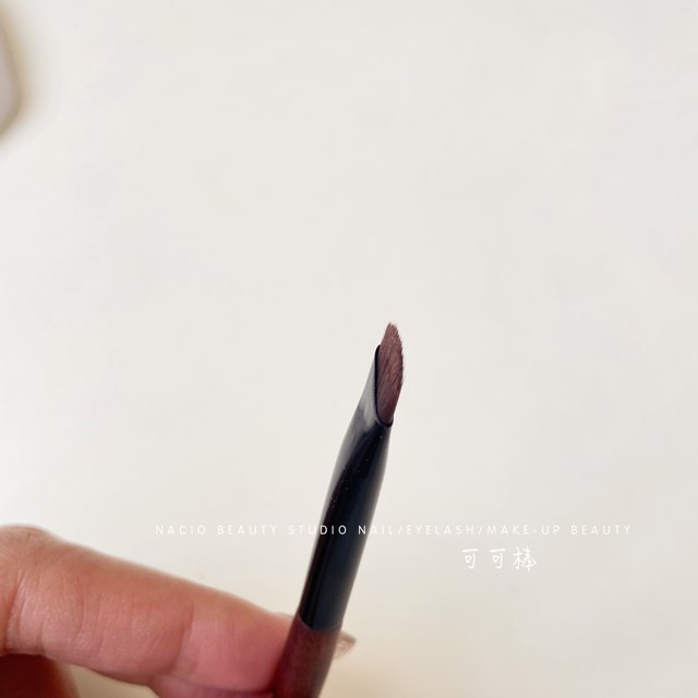 Iron Fan Princess mini portable sickle eyeliner brush with blade down to lying silkworm brush eyelid detail ແປງແຕ່ງຫນ້າ