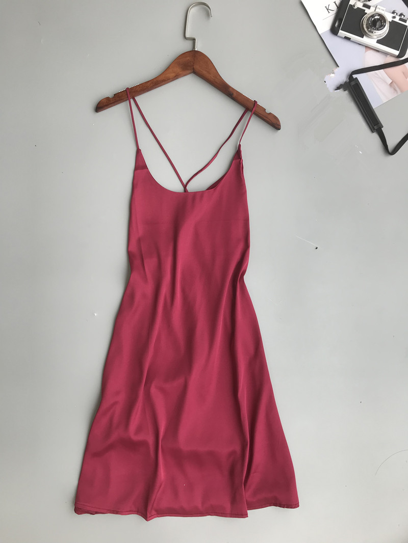 Sexy Temptation Sling Nightdress Pyjama Phụ nữ Mùa hè Băng lụa Đơn giản Màu đơn giản V-cổ Kháng cáo Dịch vụ tại nhà đầm đẹp dự tiệc