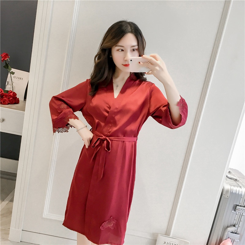 Pyjamas mùa hè của phụ nữ với ngực pad thu thập lụa sexy băng lụa thêu dây đeo nightdress áo choàng dịch vụ nhà hai mảnh