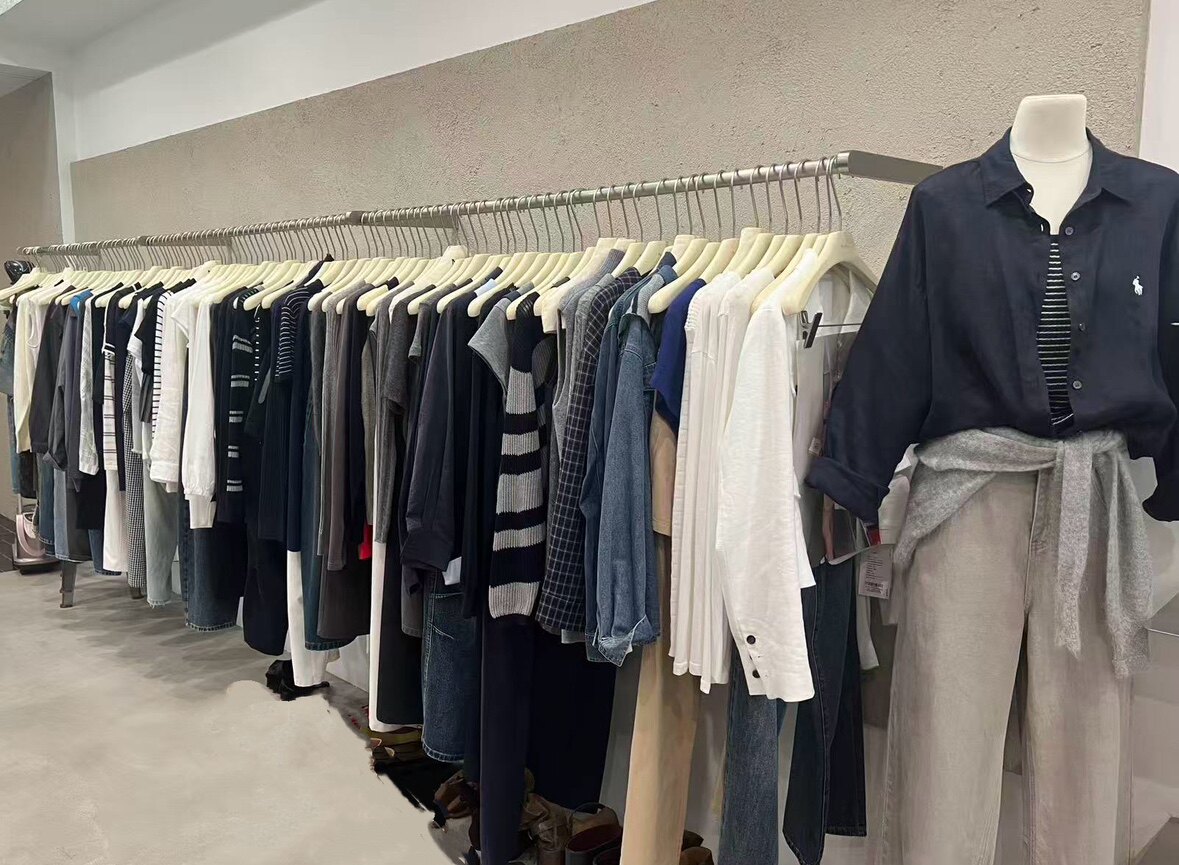 实体批发韩版女装店