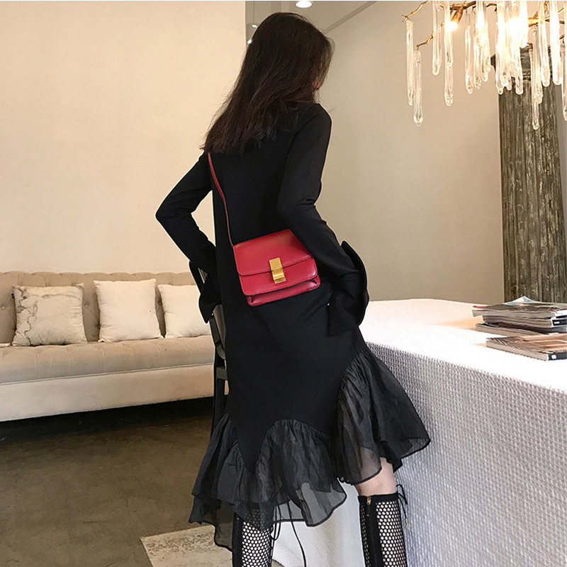 Early autumn new very fairy French niche slim slim dress net red retro knee-length Hepburn style little black dress