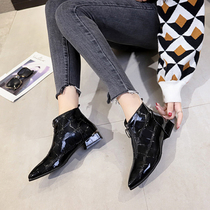 Spring and autumn chic small leather shoes women English style ins trendy shoes 2020 new one pedal Joker loafers