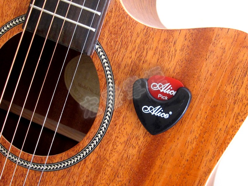 Guitar Universal Dial PICK ELECTRIC WOOD JUKRI SHRAPNEL STICKUP SHEET BOX HEART-SHAPED CONTAINING CLIP-TAOBAO
