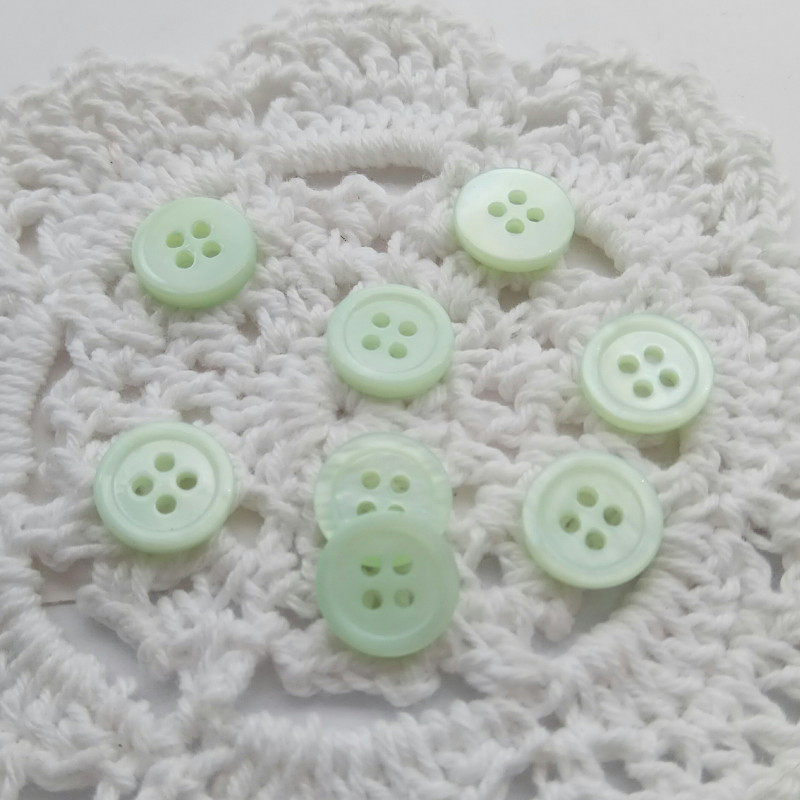 Shell button Four eyes thin edge Light green shell button Fresh green real shell button shirt shirt DIY button