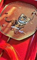 Adorable tiger drives to double-sided embroidered round fan Yuanbao-shaped Hanfu New Years gift dance cheongsam national style hand with abnormity