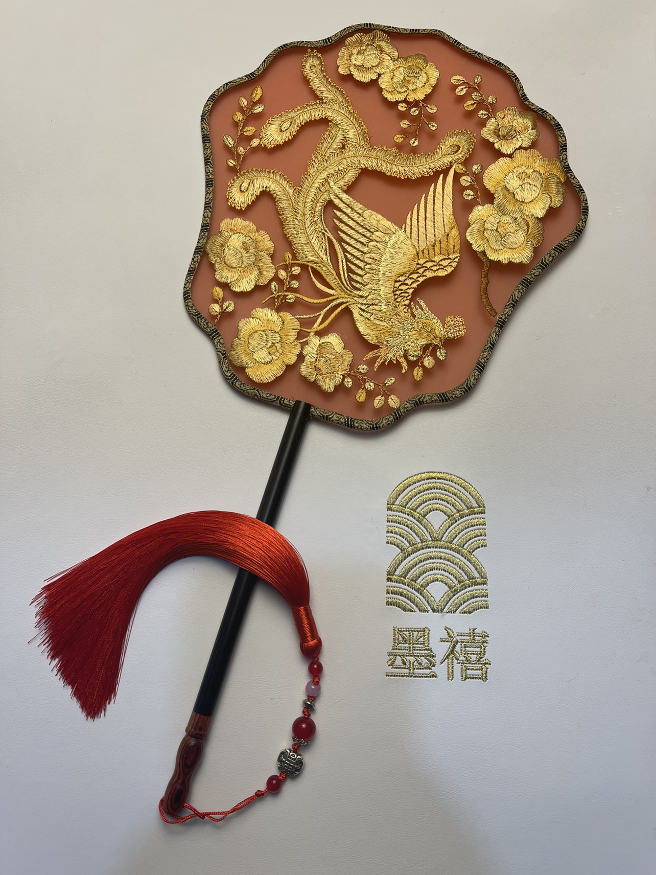 Phoenix wears peony ink jubilee embroidery original festive style group fan wedding fan palace fan Xiuhe dance cheongsam Hanfu gift