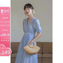 Fascia blue latticed waistcoat Dress Woman Summer Design Sensation Short Sleeve Fa style retro temperament V lead long skirt