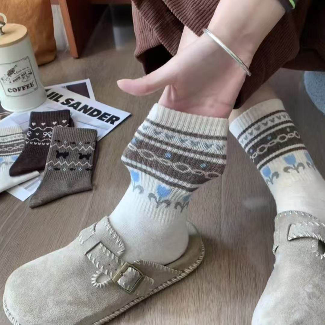 フェアアイル柄の漫画風子犬柄ソックス（女性用、秋冬用、厚手で暖かい、レトロなカラーブロックデザインのふくらはぎ丈ソックス、カップル向け）。